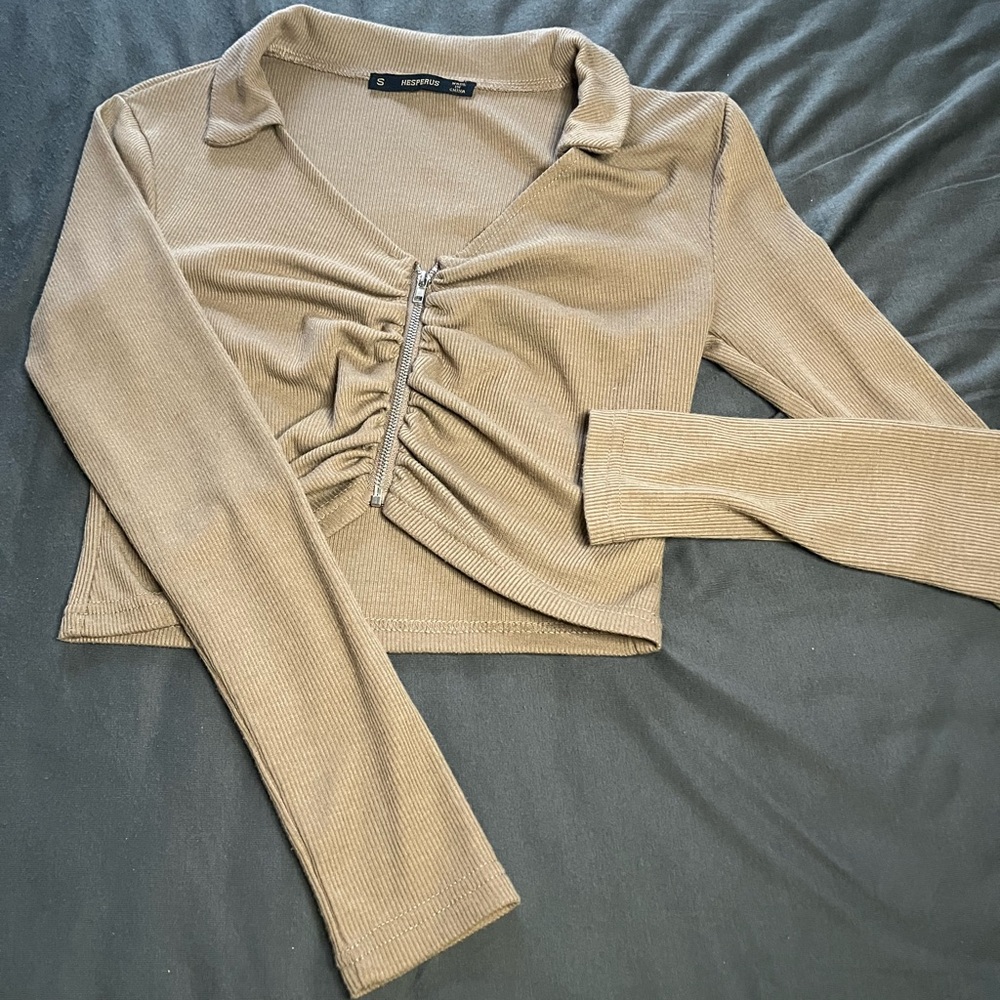 hesperus collar top with zipper, longer sleeve crop top